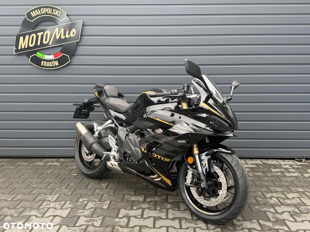 QJMOTOR SRK 800RR - 1