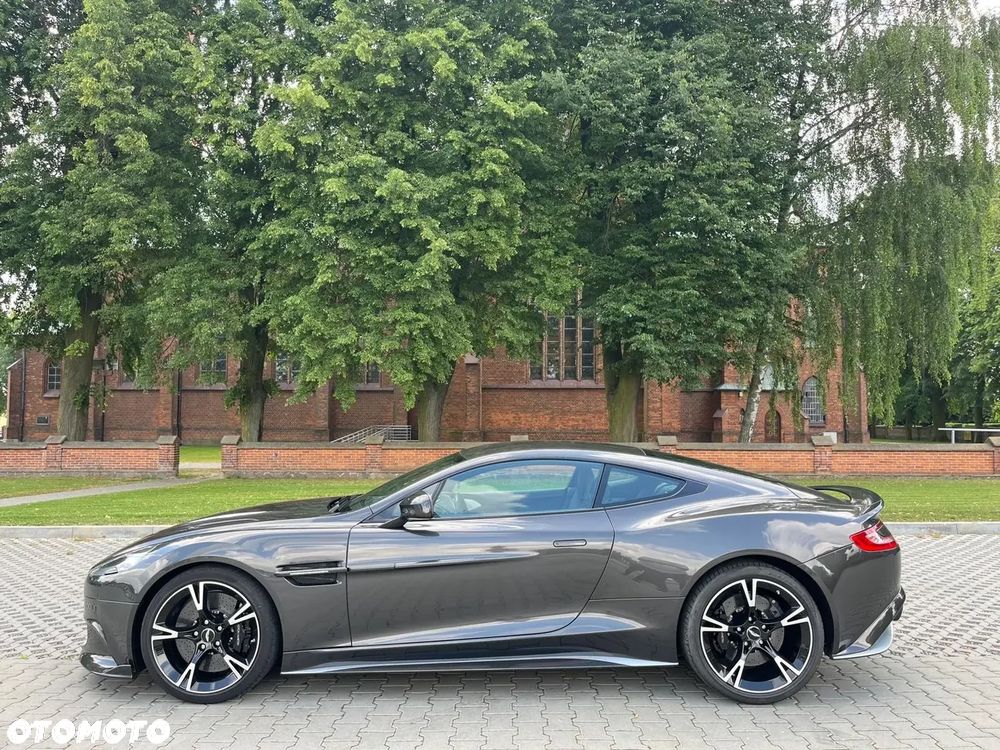 Aston Martin Vanquish - 21