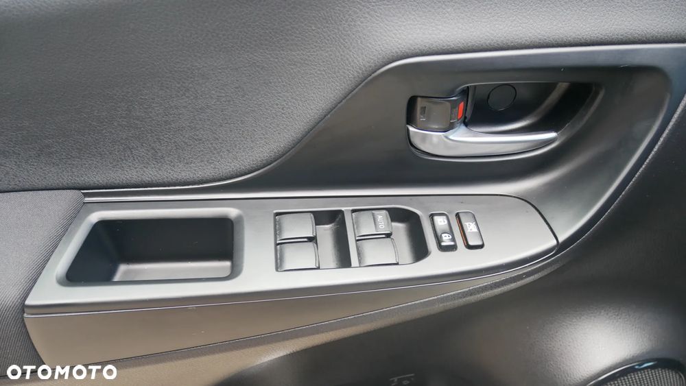 Toyota Yaris Hybrid 100 Selection Platinum - 17