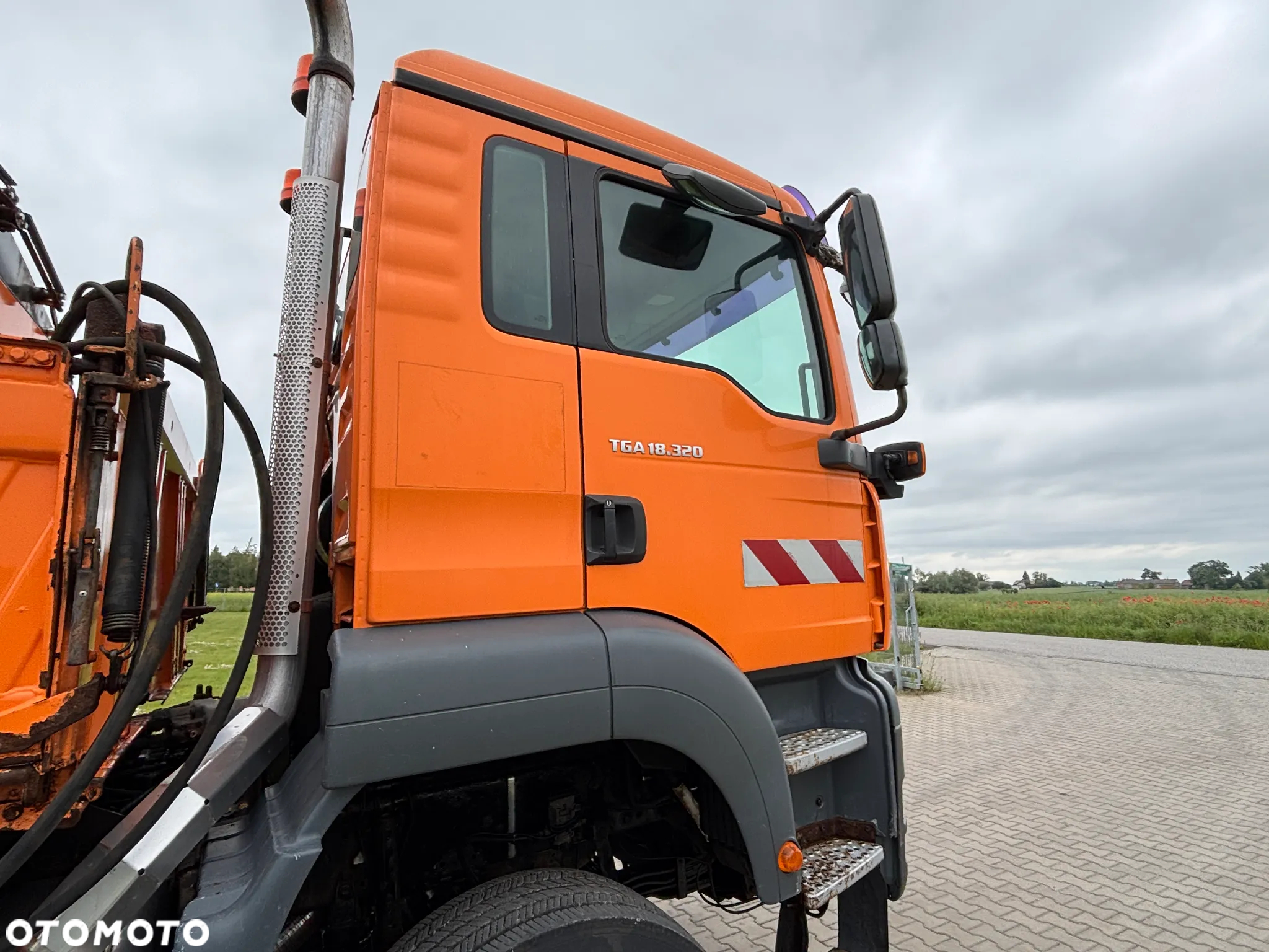 MAN 18.320 4x4 stały napęd na wał , kiper Meiller , posypywarka EPOKE, czołownica do pługa , sterowanie, manual , - 10