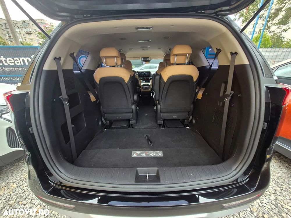 Kia Carnival - 35