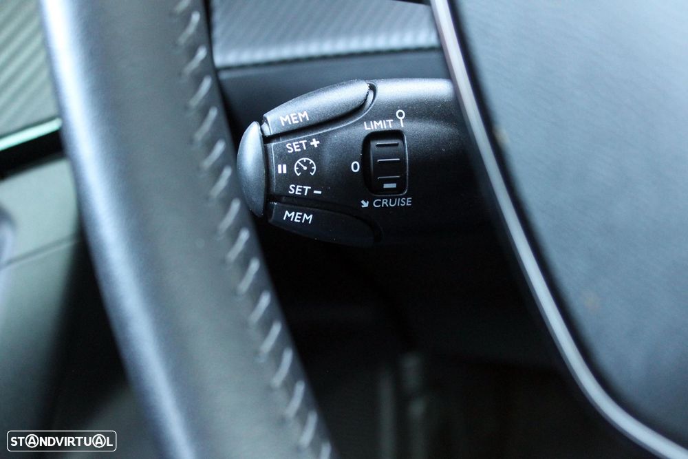 Peugeot e-2008 50 kWh Active Pack - 9