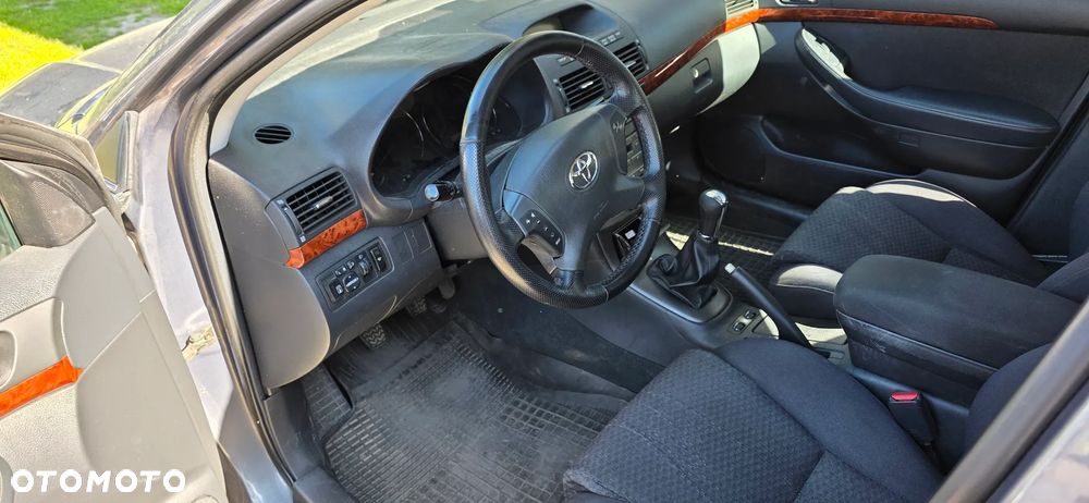 Toyota Avensis 1.8 VVT-i - 8