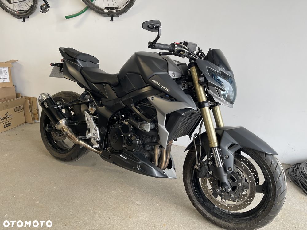 Suzuki GSR - 9