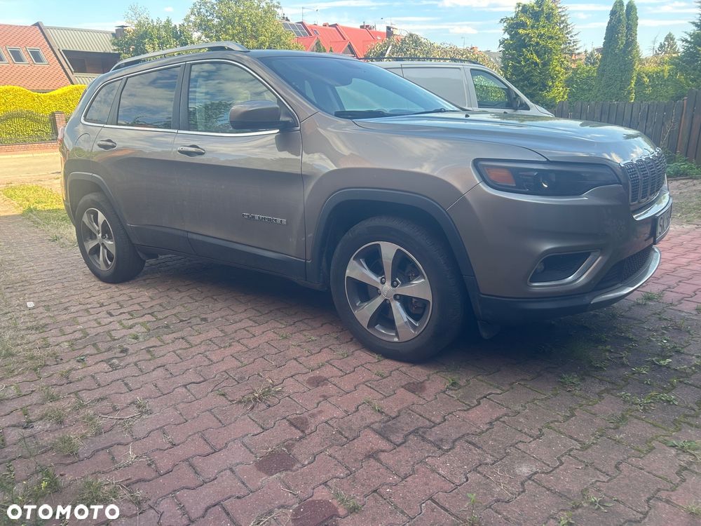 Jeep Cherokee - 16