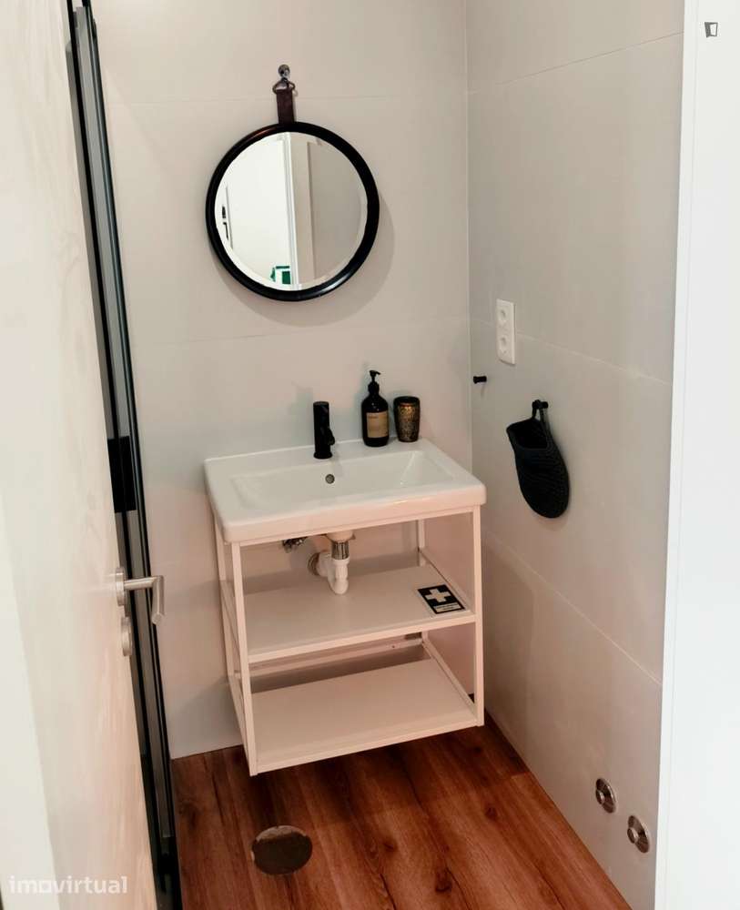 Quarto - localizado em Santo Ildefonso Porto - Grande imagem: 5/16