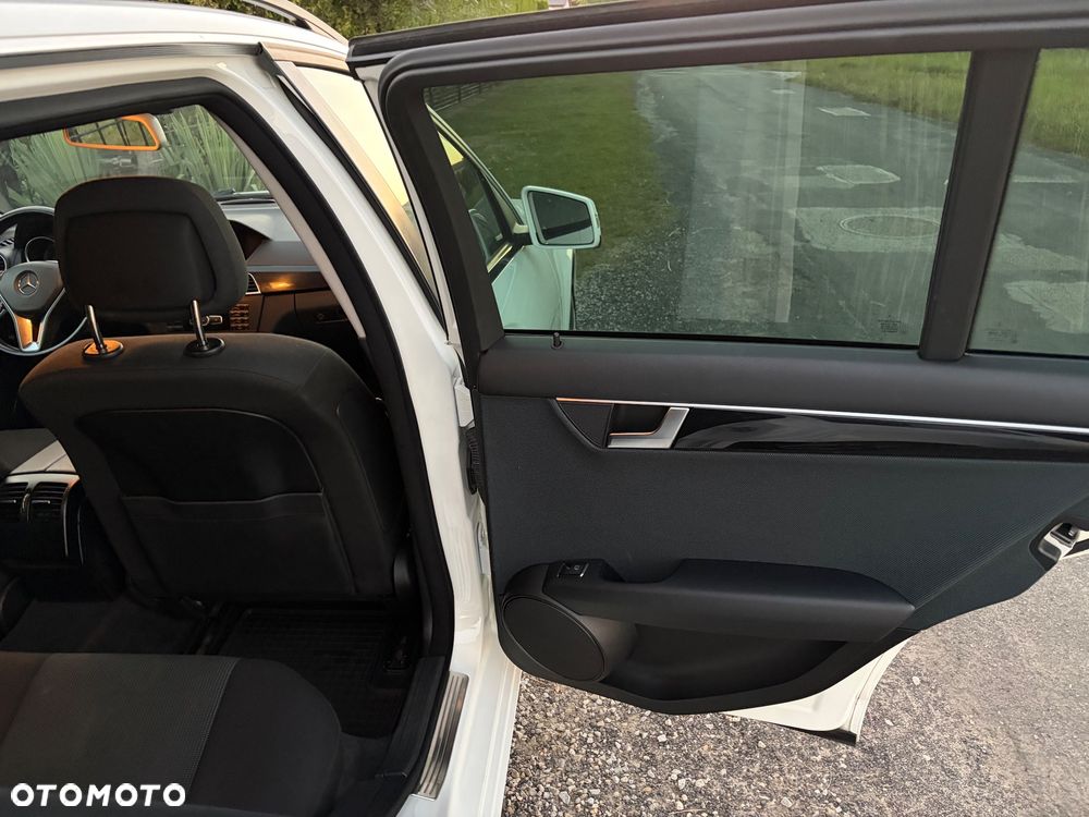 Mercedes-Benz Klasa C 220 CDI BlueEff Classic - 20