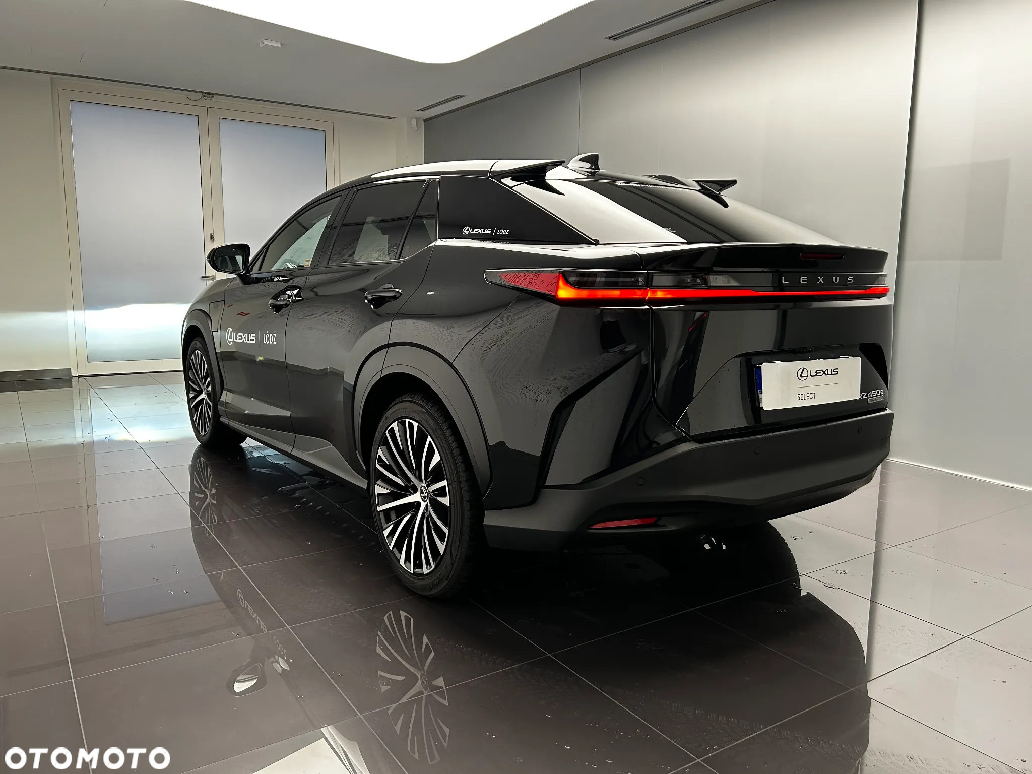 Lexus RZ - 8