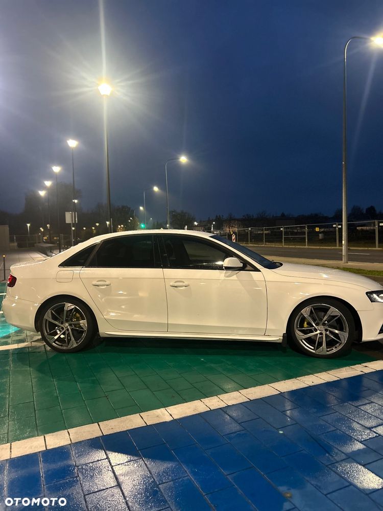 Audi A4 Limousine - 4