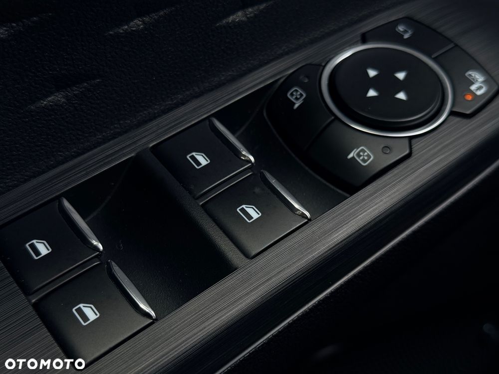 Ford Kuga 2.0 EcoBlue Hybrid ST-LINE - 28