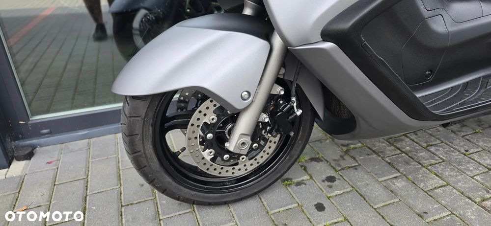 Suzuki Burgman - 27