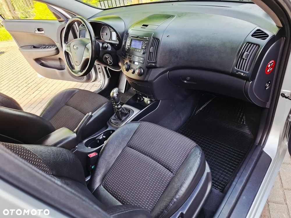 Hyundai i30 1.6 Premium - 13