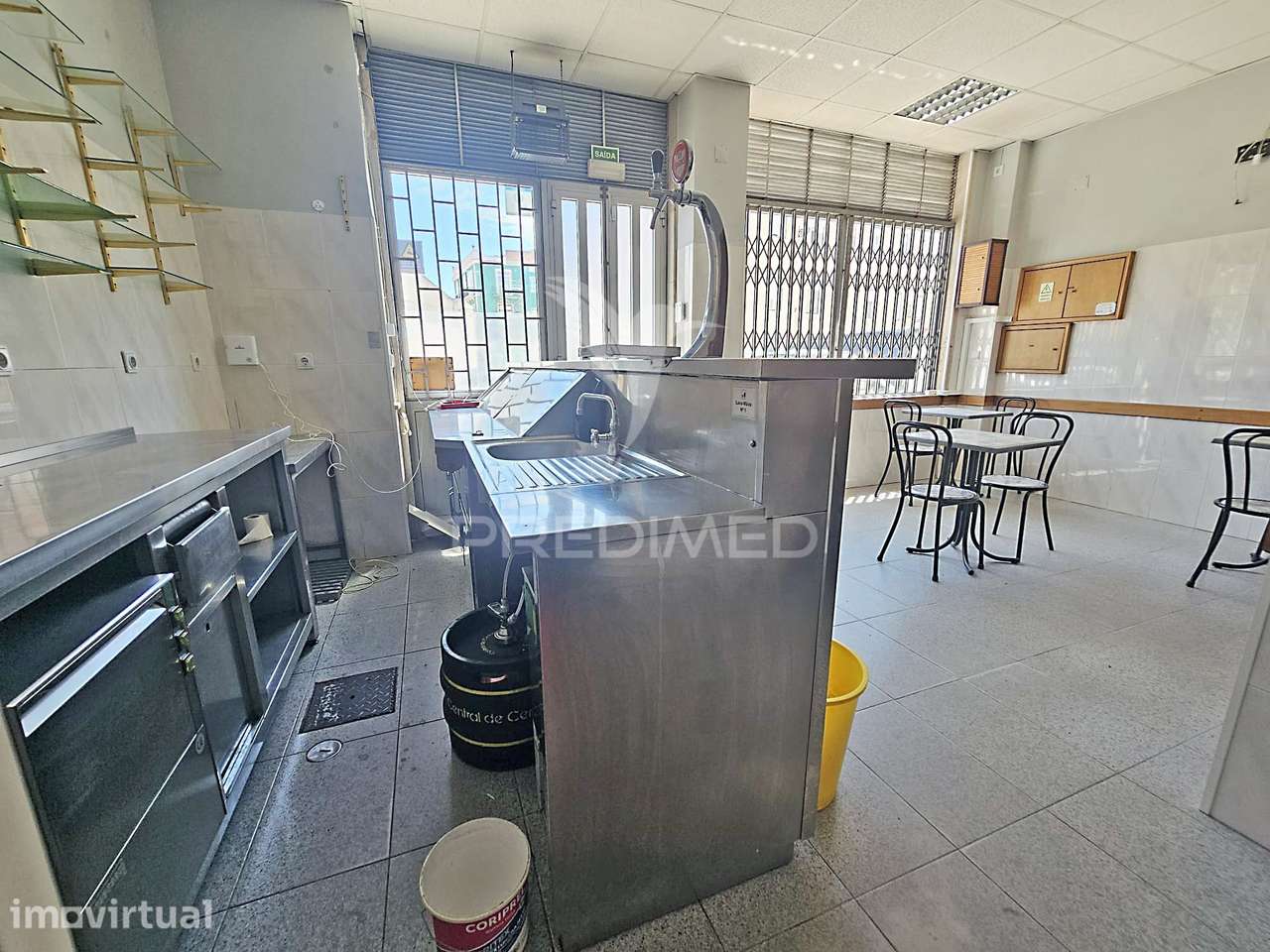 Loja em Benfica com 2 montras para venda - Grande imagem: 2/17