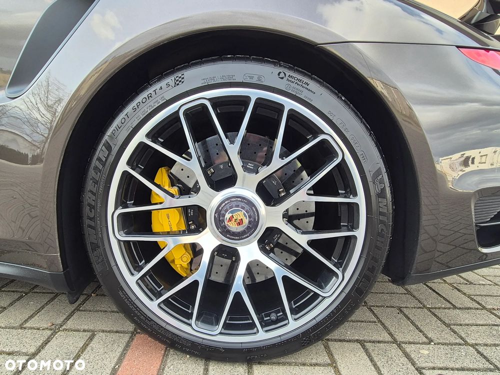 Porsche 911 Turbo S - 8