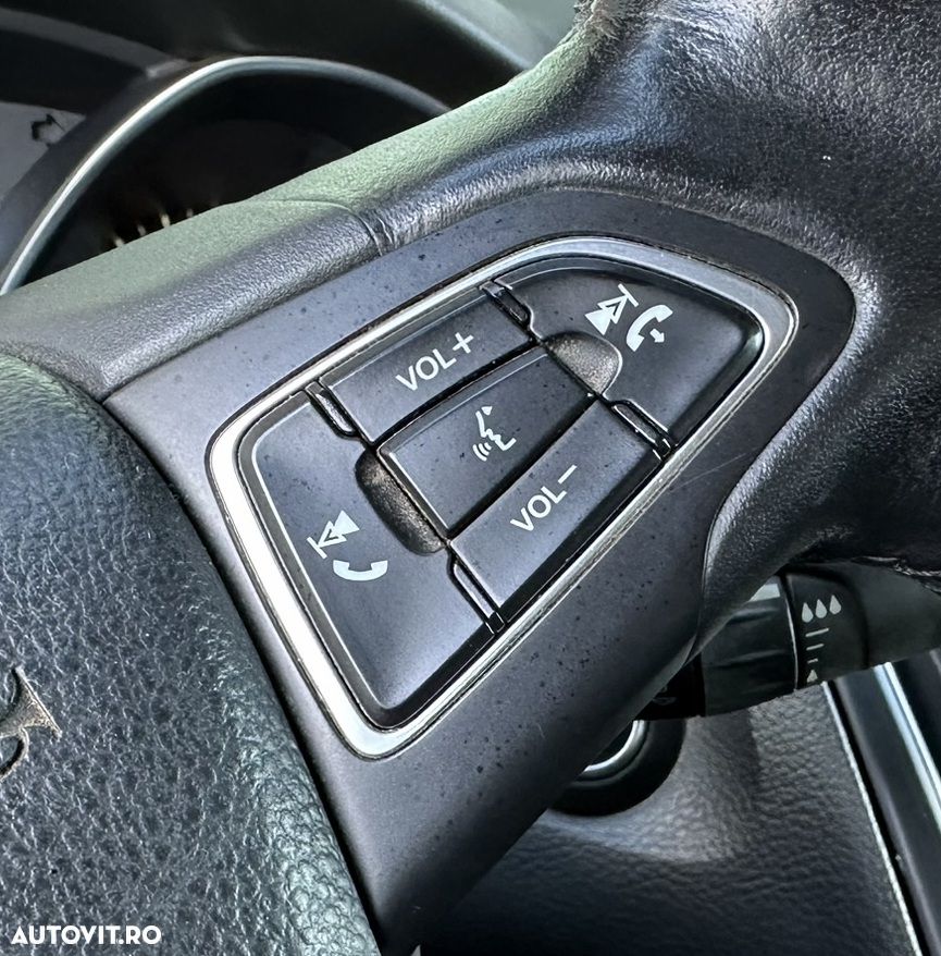 Ford Focus - 32