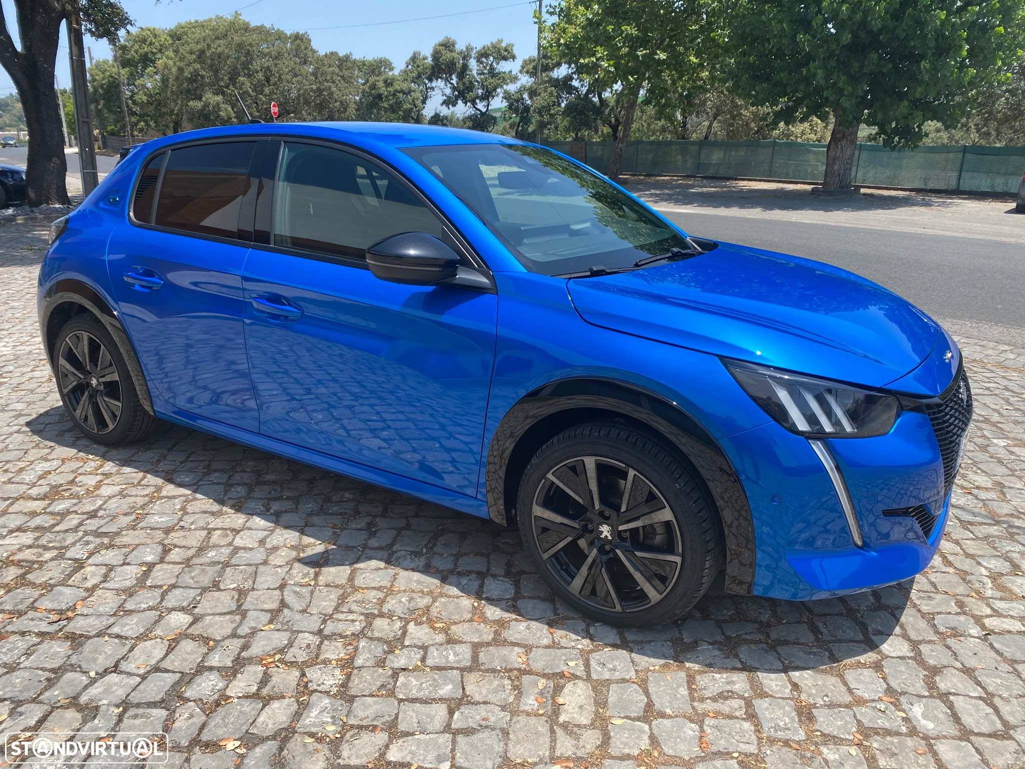 Peugeot e-208 GT - 8