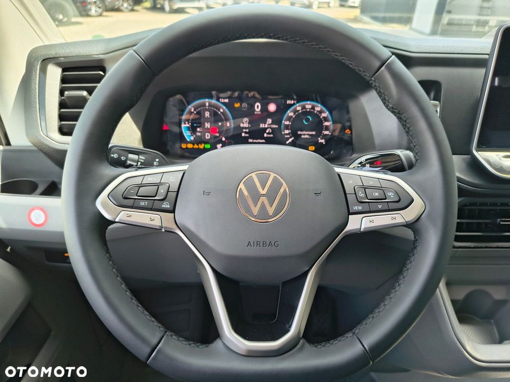 Volkswagen Crafter 2,0 l EURO VI SCR 163 KM / skrzynia biegów: Przedni napęd automatyczna 8-biegowa rozstaw osi: 4490 mm - 11