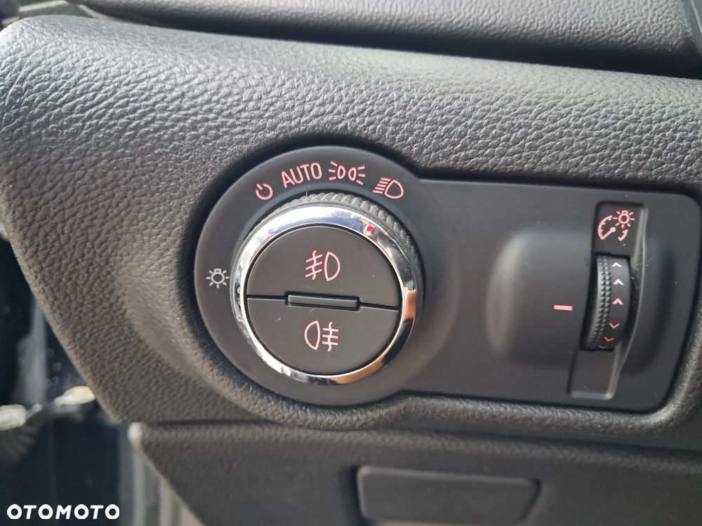 Opel Astra 1.4 Turbo 150 Jahre - 23