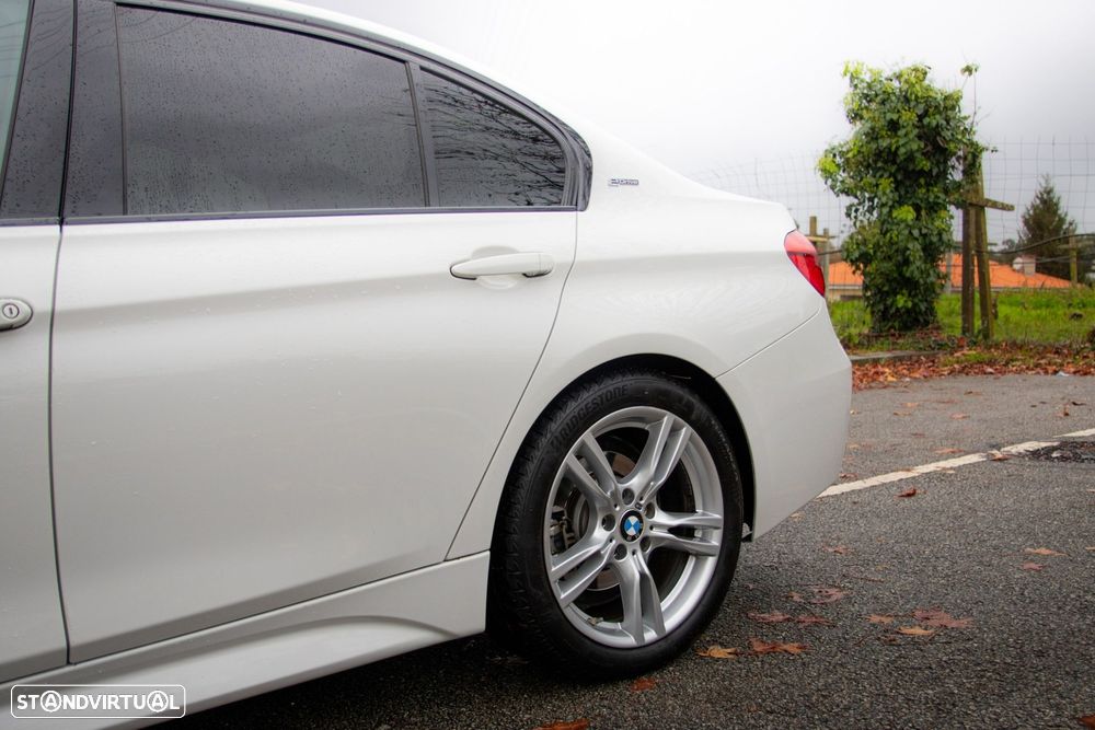 BMW 330 e iPerformance Pack M - 26