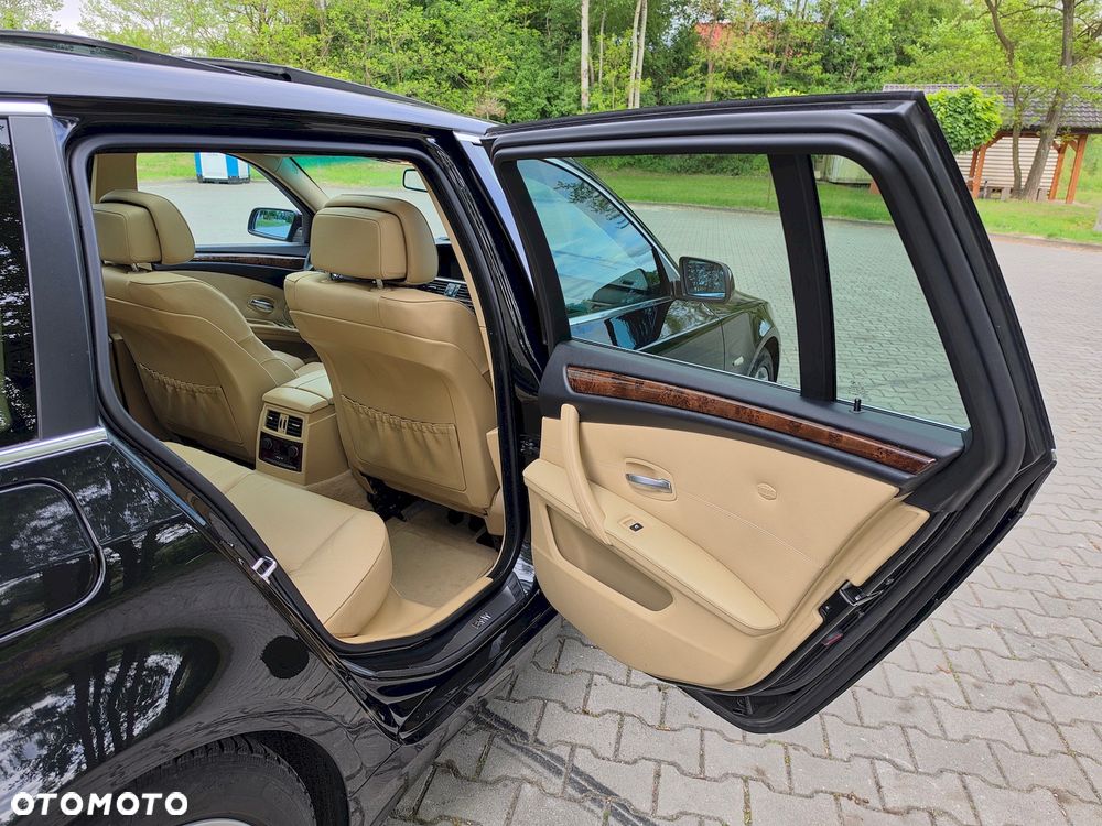 BMW Seria 5 525xd - 27