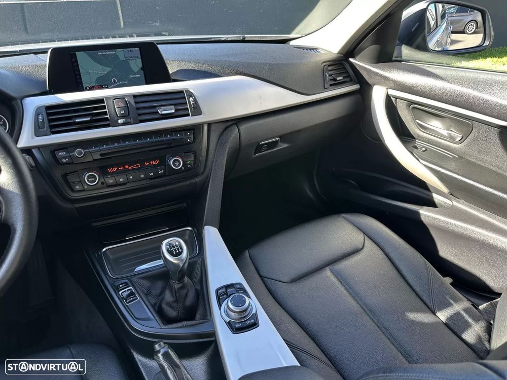 BMW 318 d Sport Line - 29