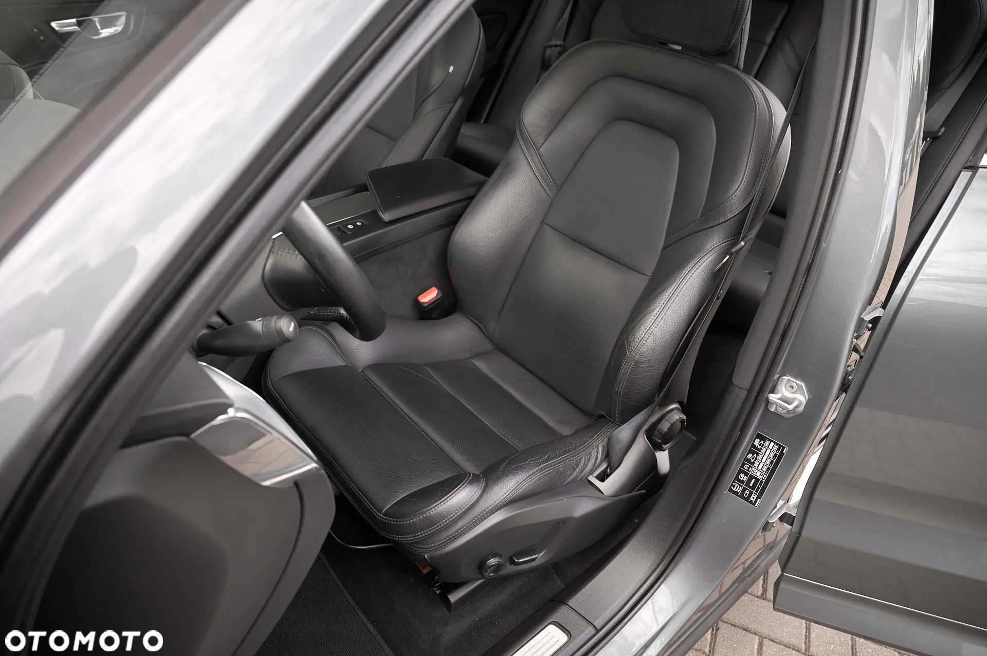Volvo XC 60 D3 Momentum Pro - 29