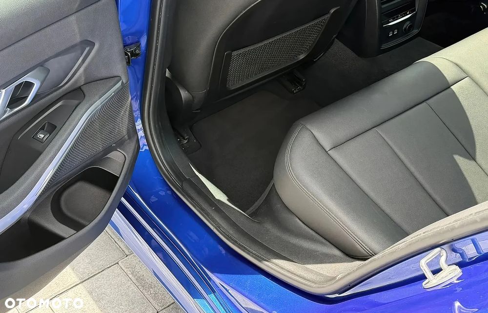 BMW Seria 3 330i xDrive Edition M Sport Shadow - 14