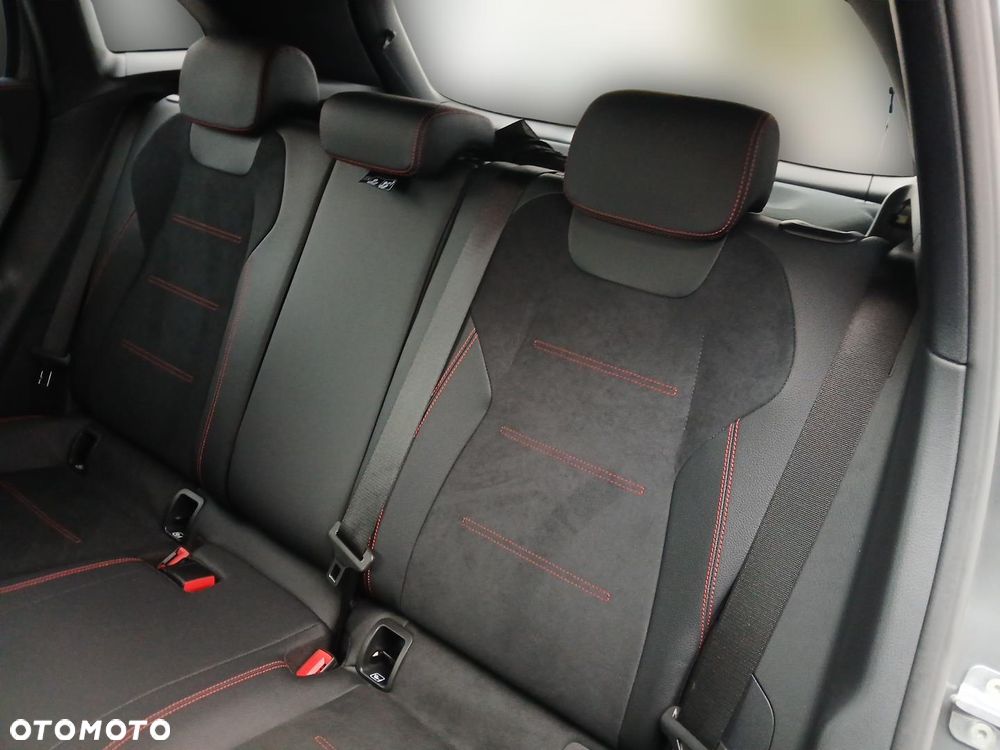 Mercedes-Benz GLA 200 AMG Line - 25