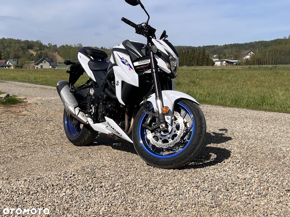 Suzuki GSX - 2