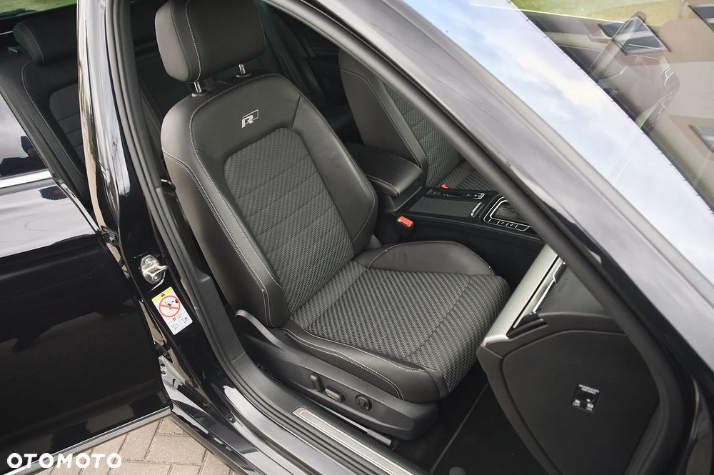 Volkswagen Passat Variant 2.0 TDI SCR DSG R-Line - 24