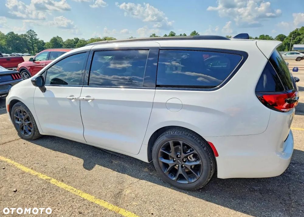 Chrysler Pacifica - 3
