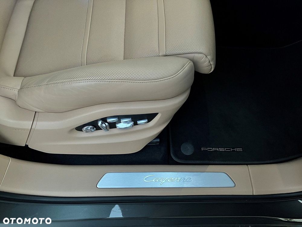 Porsche Cayenne - 19