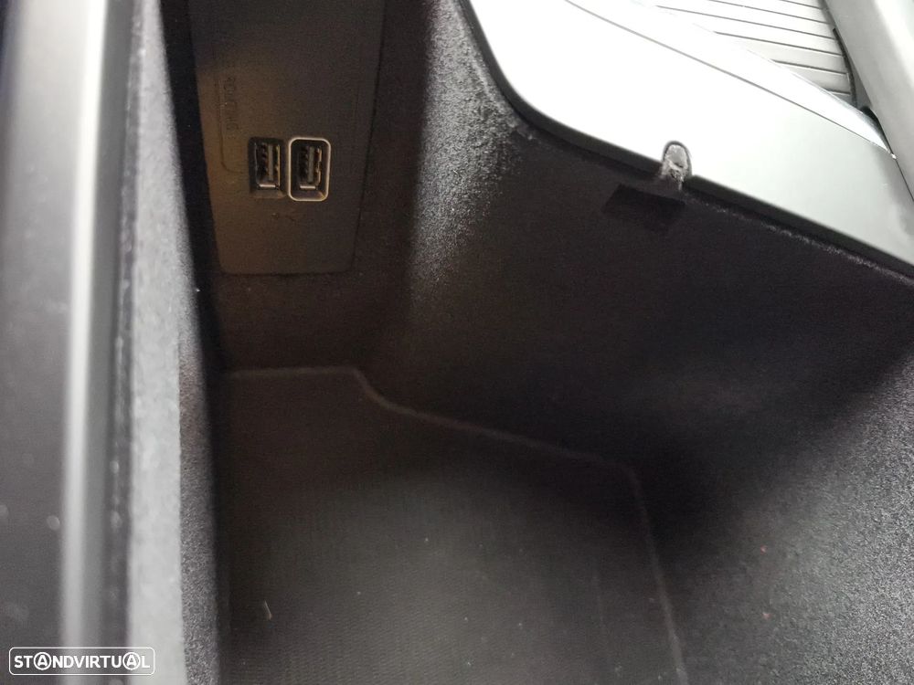 Volvo V60 2.0 D3 Momentum Geartronic - 20