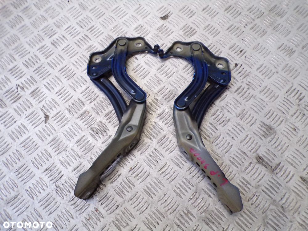 ZAWIAS MASKI LEWY PRAWY SKODA ENYAQ IV 5LA823301 5LA823302