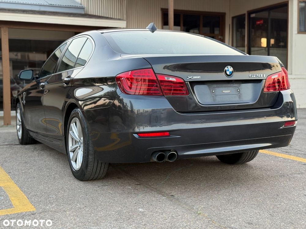 BMW Seria 5 528i xDrive Modern Line - 9