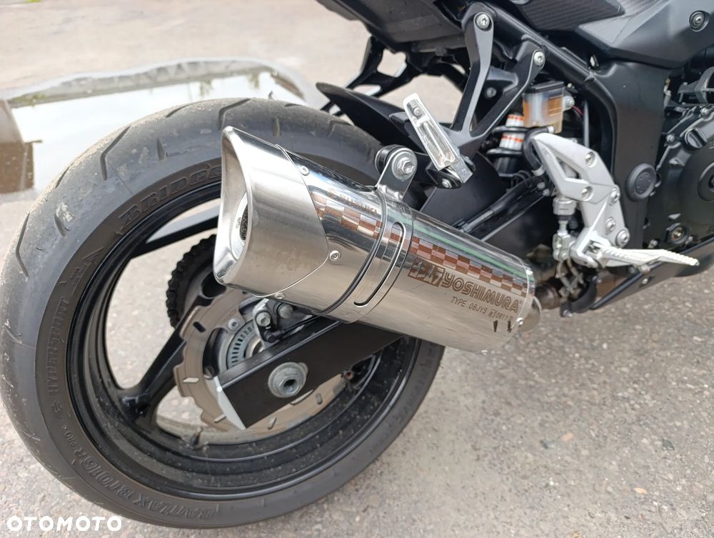 Suzuki GSR - 6
