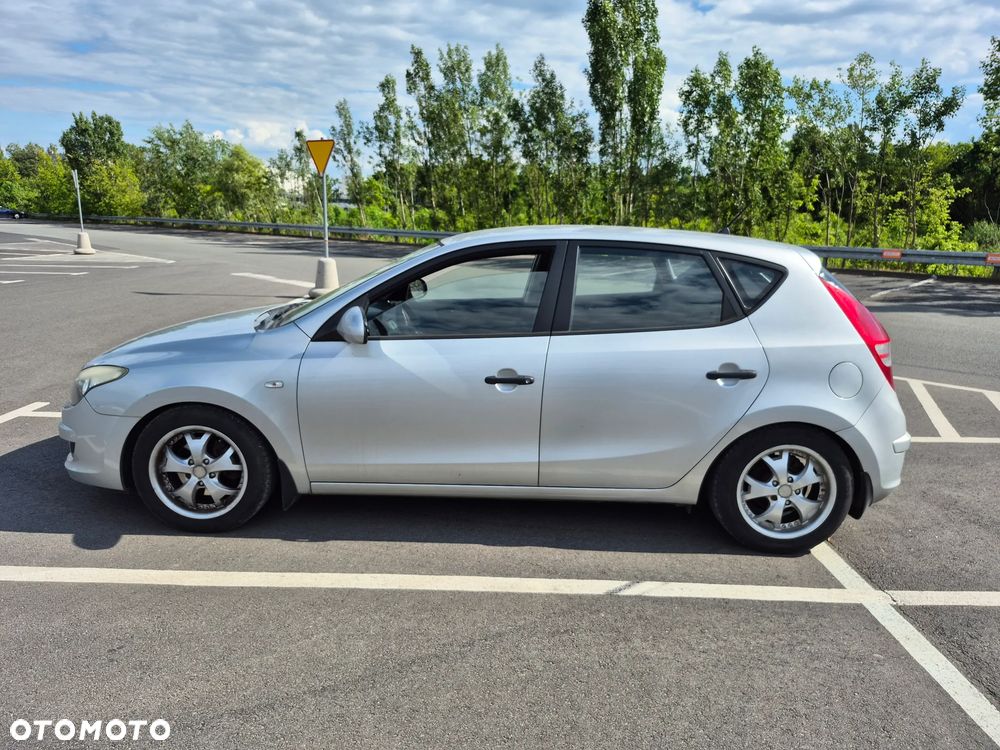 Hyundai i30 1.4 Base + - 4