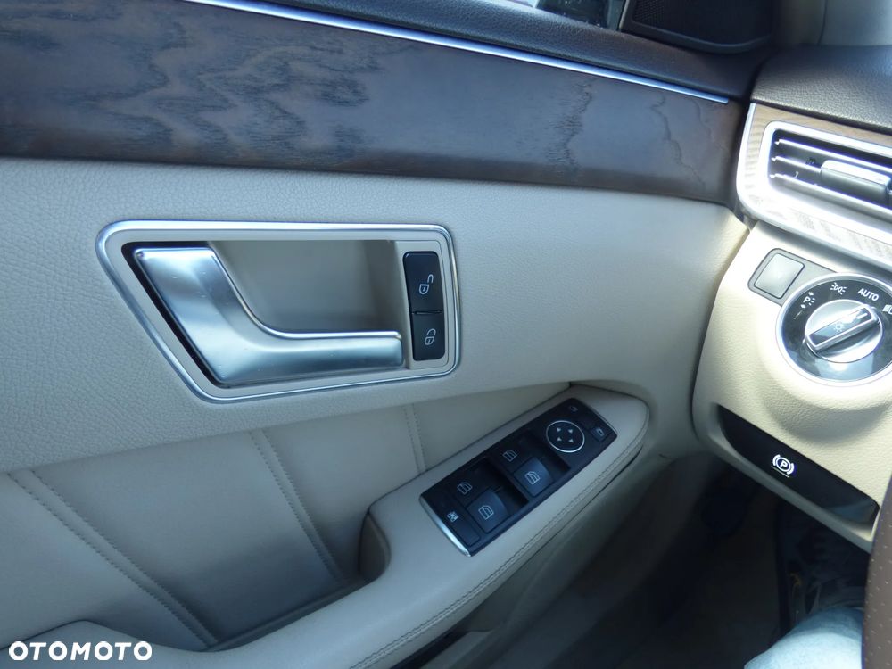 Mercedes-Benz Klasa E 220 BlueTEC 4-Matic Avantgarde - 24