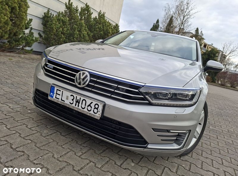 Volkswagen Passat - 11