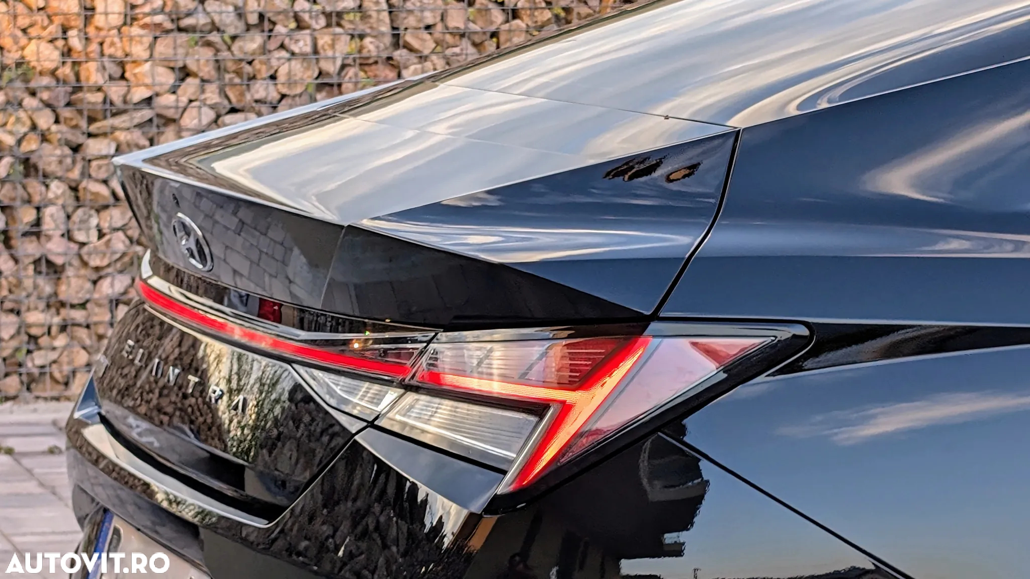 Hyundai Elantra - 13