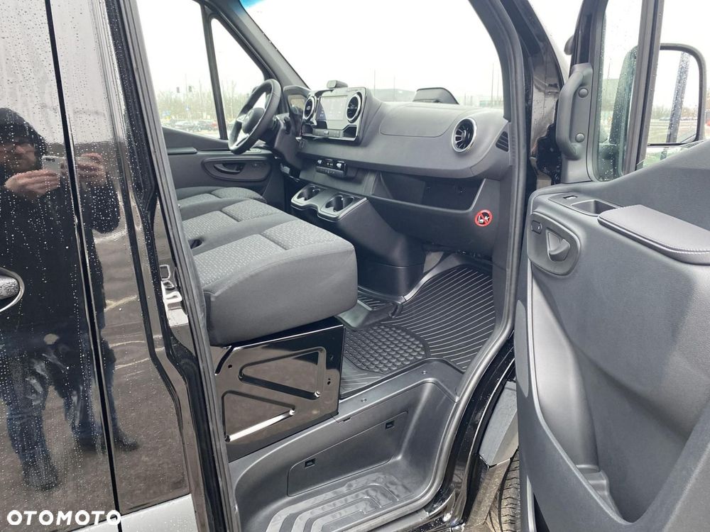 Mercedes-Benz Sprinter - 16