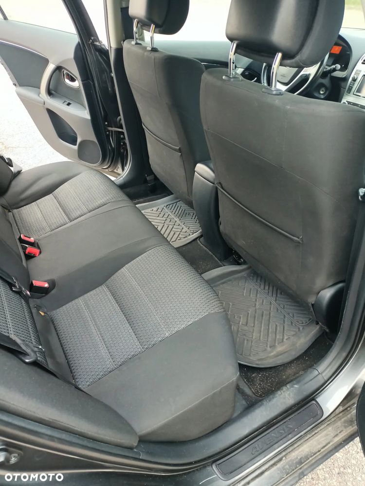 Toyota Avensis 1.8 Sol - 14