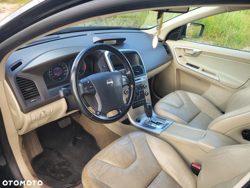Volvo XC 60 2.4D AWD Momentum - 8