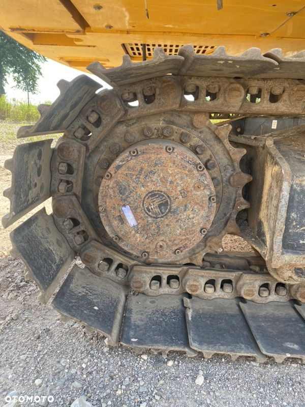 JCB 220 XLC - 16