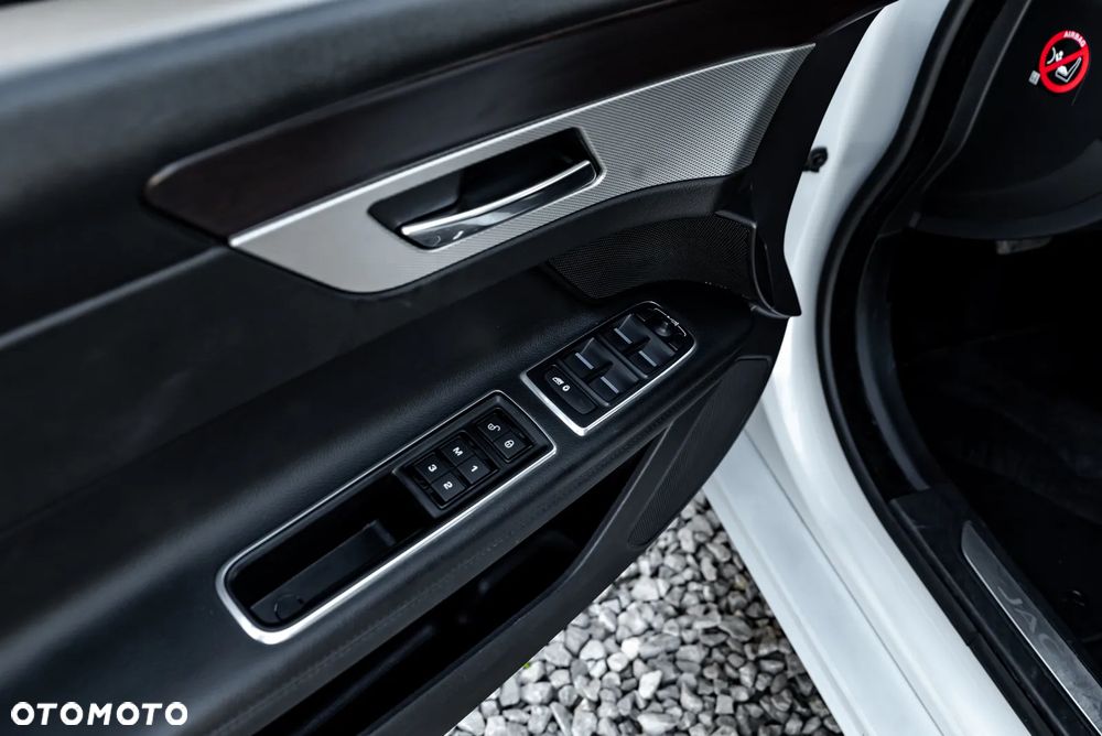 Jaguar XF 20d Prestige - 22