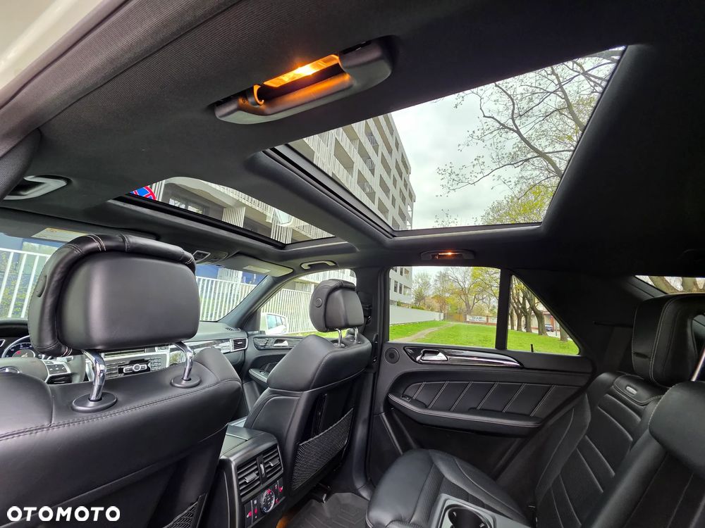 Mercedes-Benz ML 63 AMG 4-Matic - 24