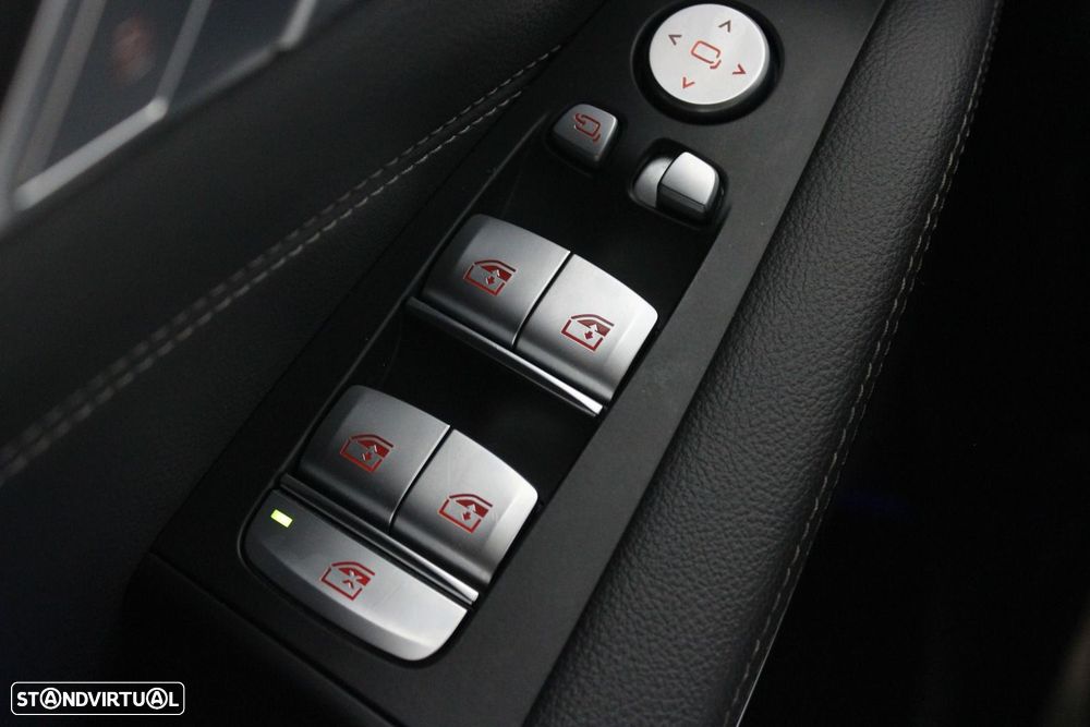 BMW X7 40 d xDrive Pack M — fotografia 40