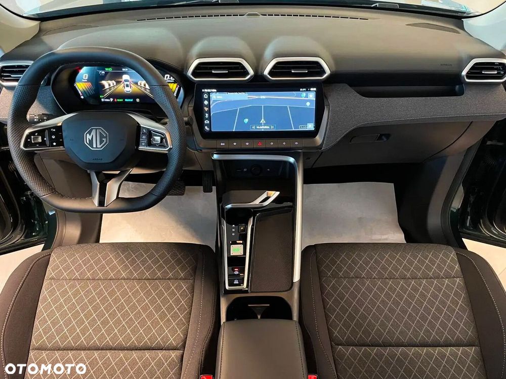 MG ZS Hybrid+ - 11