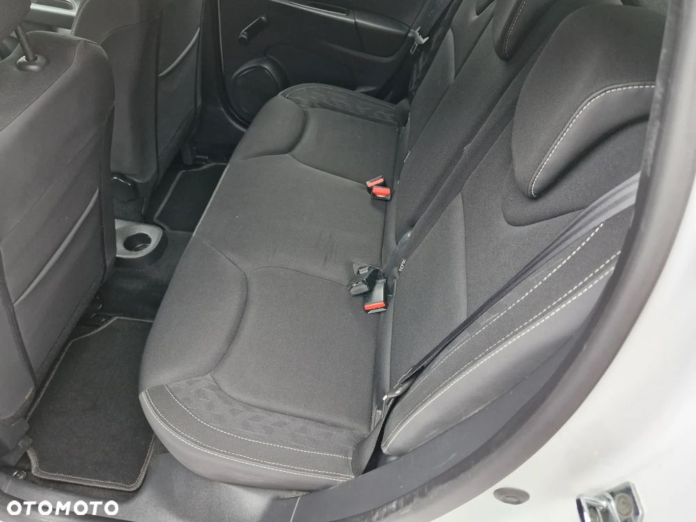 Renault Clio 1.2 16V 75 LIMITED - 8