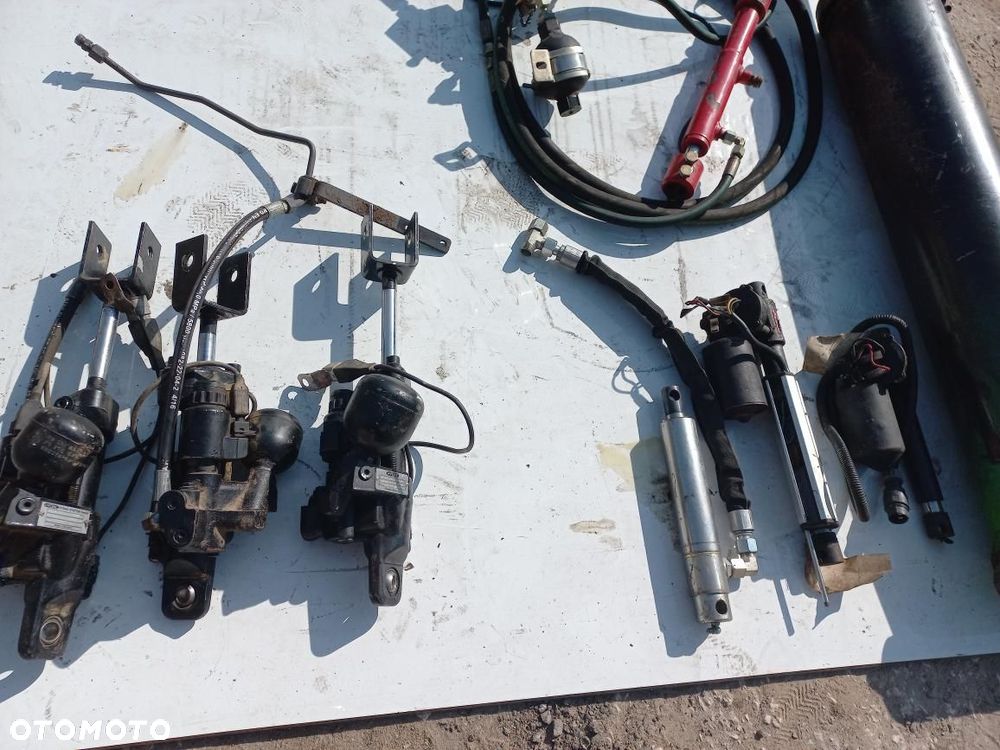 Siłowniki hydrauliczne ,siłownik elektryczny , rury wysypu 45100065,45100029, serta,12719910, hydac M91,M92 ACW021162A,siłownik kabiny massey,3773719m91,tollo linear LA14,quivogne VER04528, 0.9123,330.4 ,A4922096 ,CZUJNIK NACISKU OSI LOAD 969-0075, HYDAC 394488, AMAZONE M80X80 SIŁOWNIK PODNOŚNIKA SAME,DEUTZ HEDRA MF 32,34,36,38,40 - 7